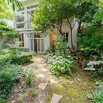 Victor Hugo - Charmante Villa De Luxe