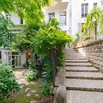 Victor Hugo - Charmante Villa De Luxe